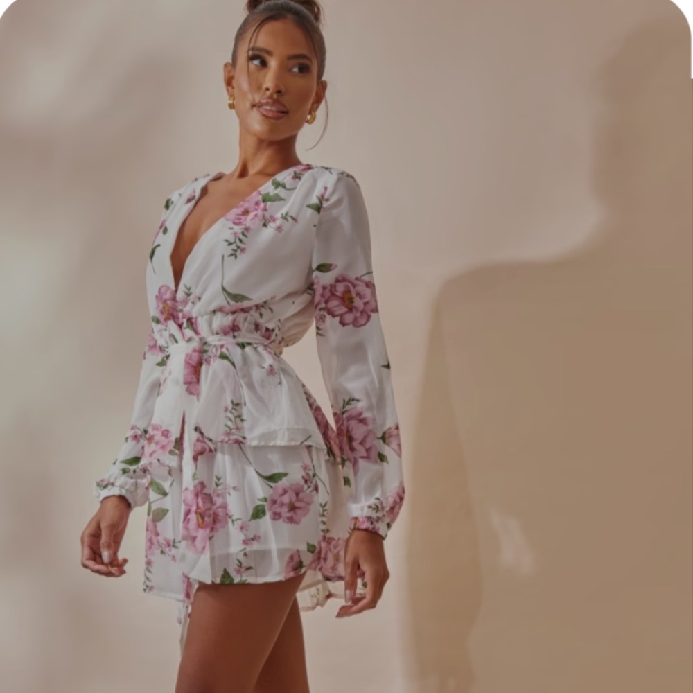 NWT Pretty Little Thing White Floral Chiffon Double Tier Plunge Skater Dress 4 - Picture 2 of 7